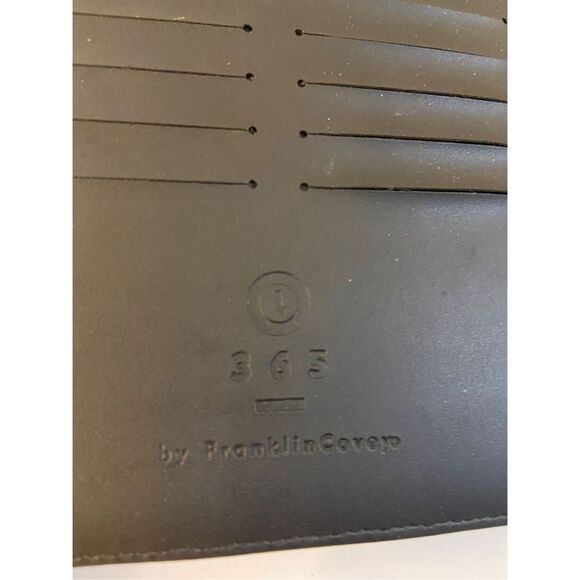 Franklin Covey 365 agenda book black leather 7x10” 2002 Planner - Picture 6 of 6